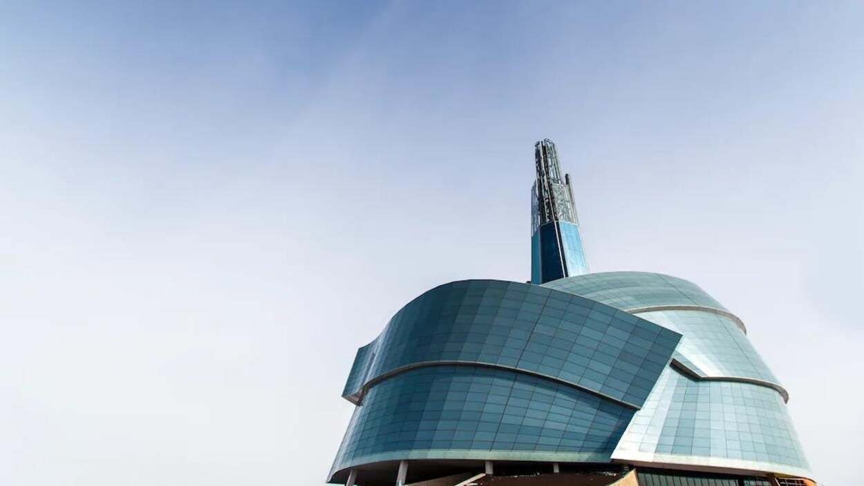 Une vue du toit bombé du Musée canadien des droits de la personne.