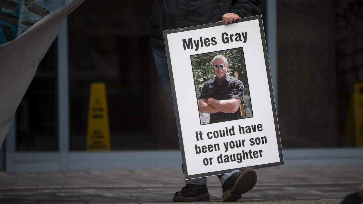 Sept policiers blanchis neuf ans après la mort de Myles Gray | Radio-Canada