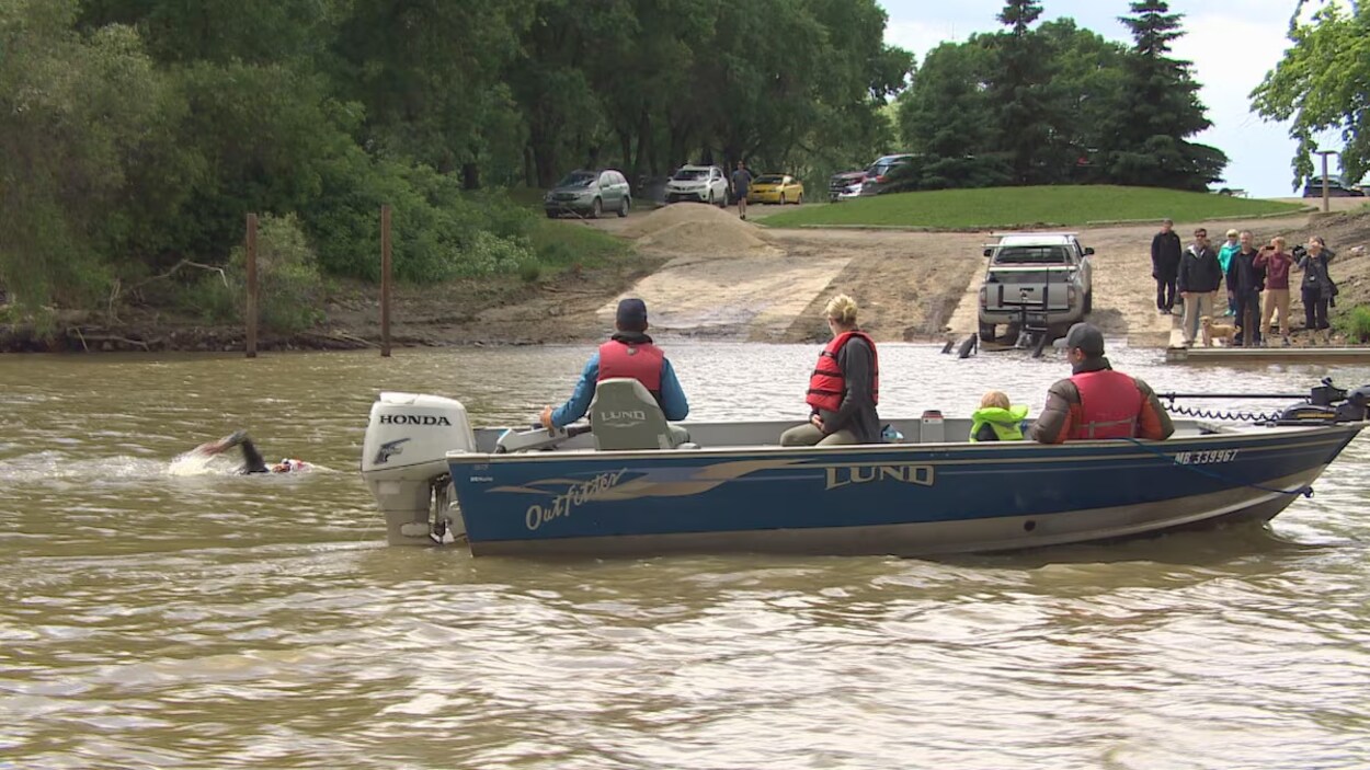 Se baigner dans la rivière Rouge : bonne ou mauvaise idée ? | Radio-Canada
