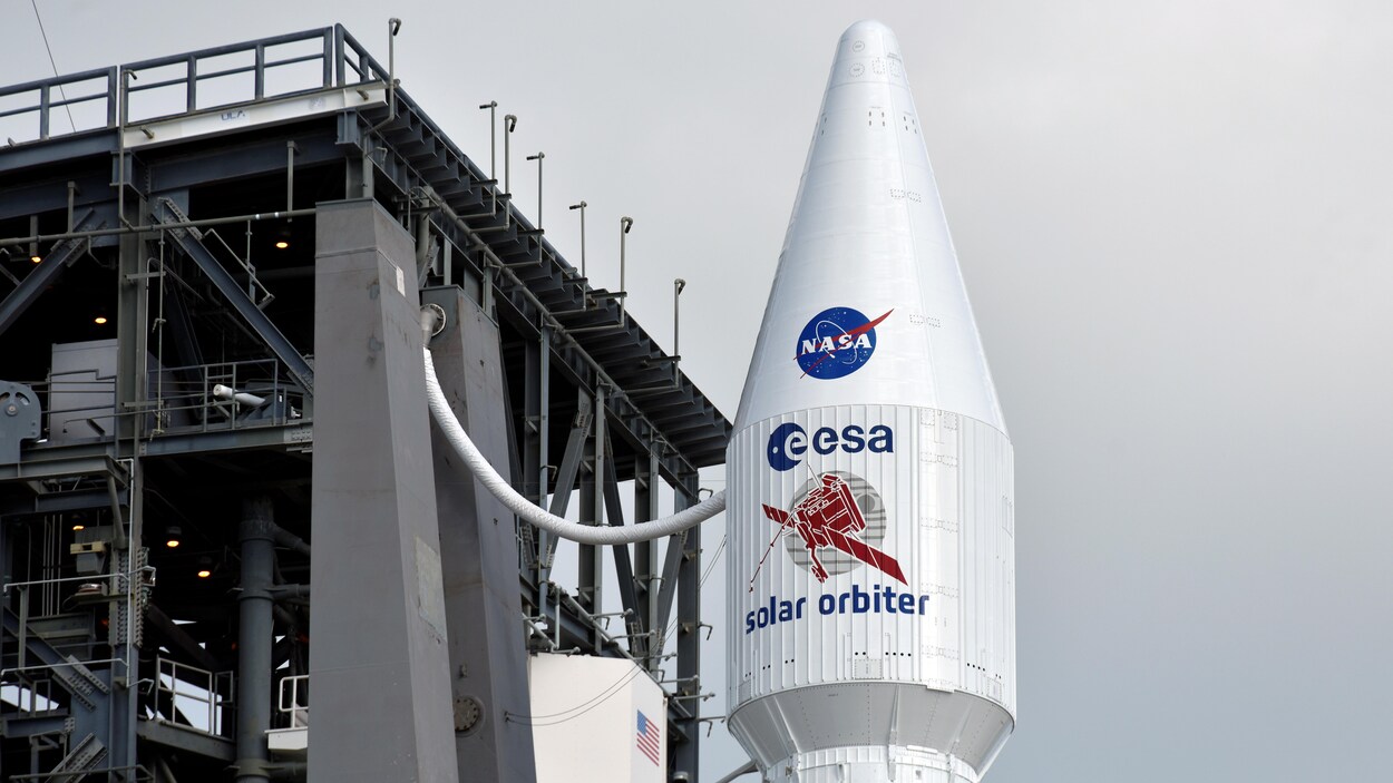 La tête d'une fusée où il est inscrit NASA, esa et solar orbiter.