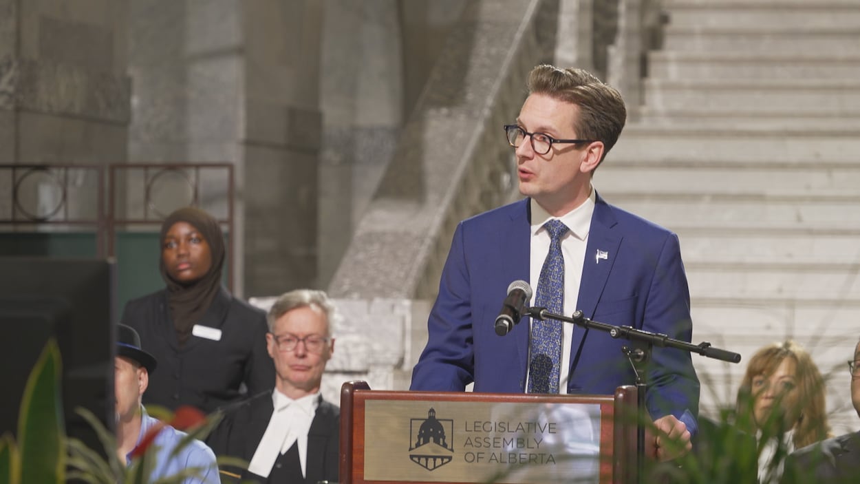 Le ministre Nate Glubish prend position en faveur du fédéralisme