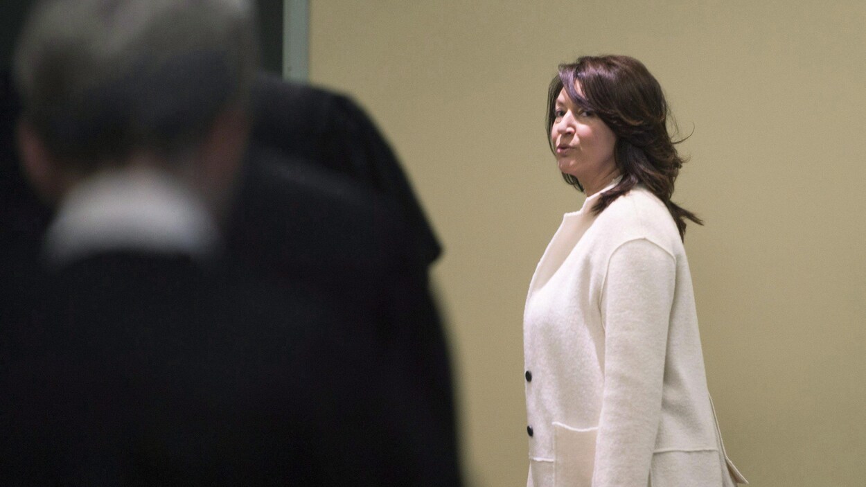 Nathalie Normandeau à son arrivée au palais de justice de Québec le 30 octobre 2017.