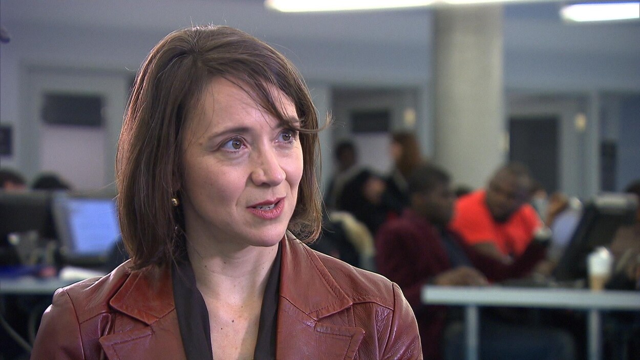 Nathalie Provost lors d'un entretien accordé aux médias.