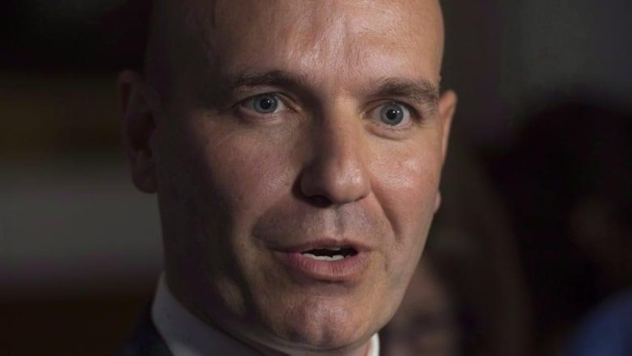 Gros plan sur le visage de l'ancien député fédéral du NPD et candidat dans Stikine aux élections provinciales, Nathan Cullen.