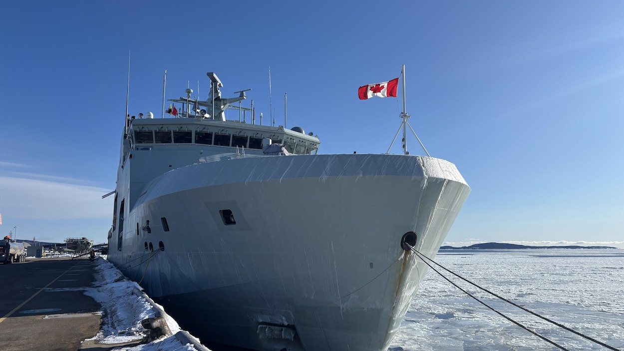 Le NCSM Robert Hampton Gray s’ancre à Sept-Îles