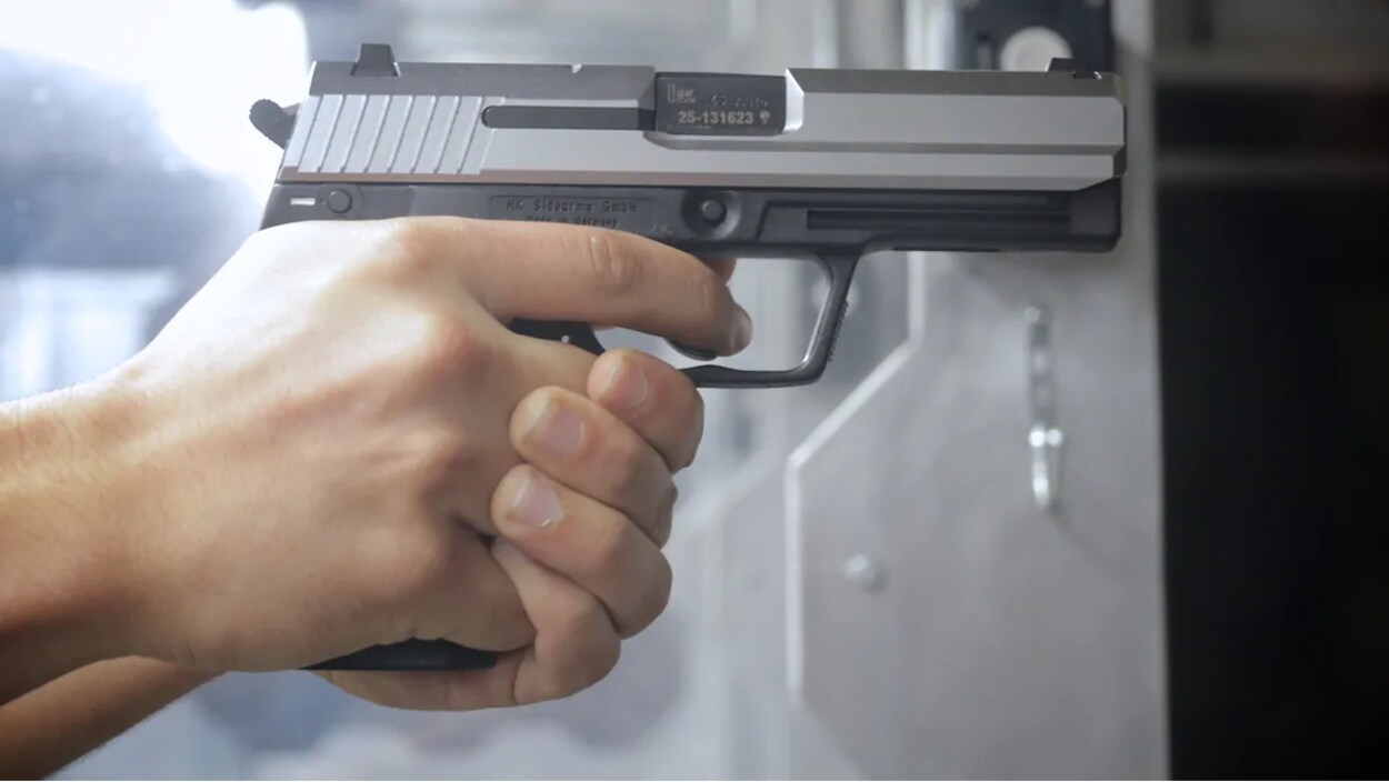 Des policiers estiment que les armes de poing sont particulièrement dangereuses, surtout dans les centres urbains.