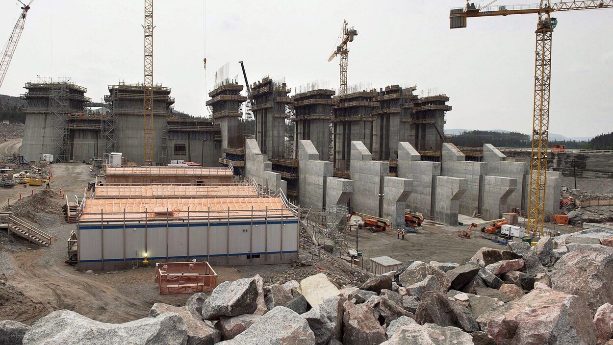La construction du barrage de Muskrat Falls a coûté beaucoup plus cher que prévu.