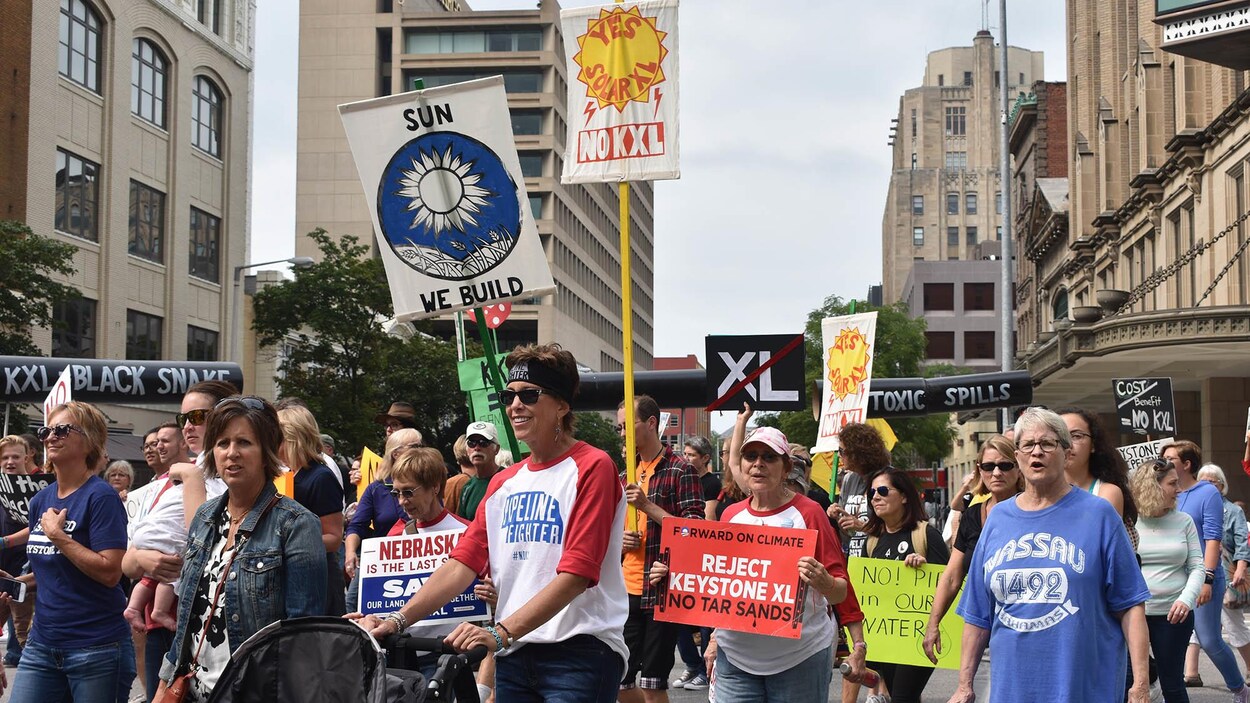 Manifestation contre le projet de pipeline Keystone XL, de Transcanada, à Lincoln en août 2017.