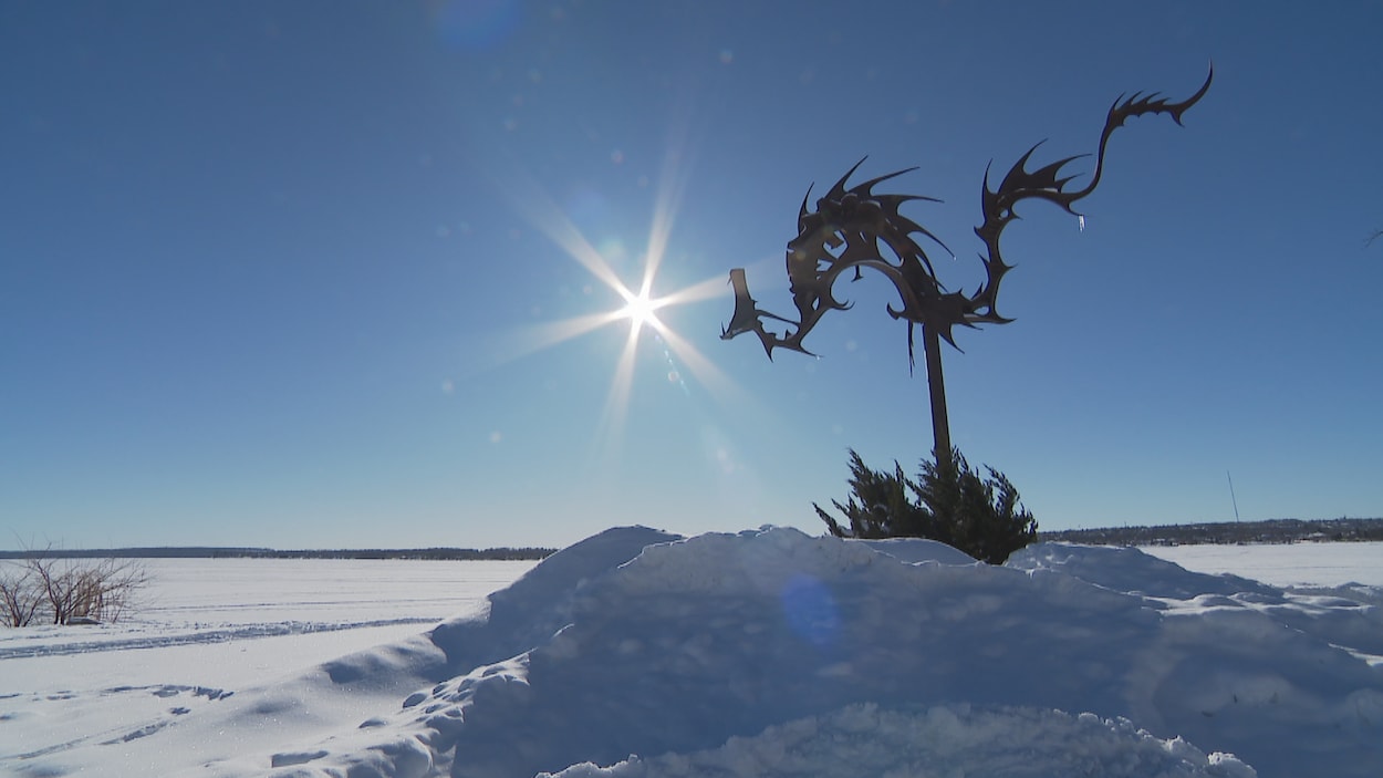 300 cm de neige : une ville ontarienne sous événement météorologique majeur depuis un mois