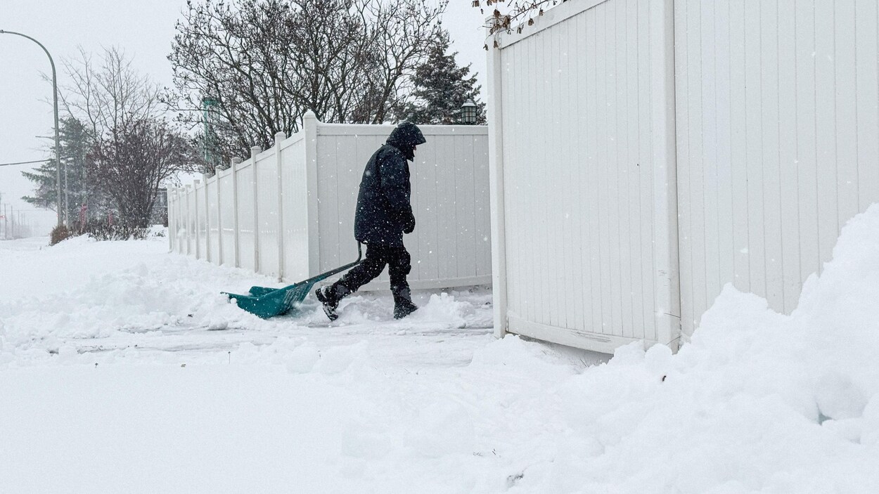 Chutes de neige et vents violents à Terre-Neuve samedi