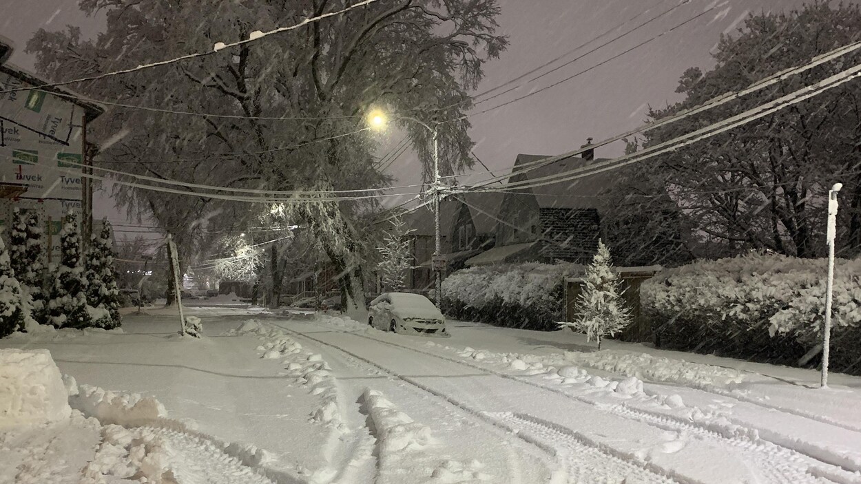 Plus de 100 000 abonnés sans électricité en Nouvelle-Écosse en pleine tempête