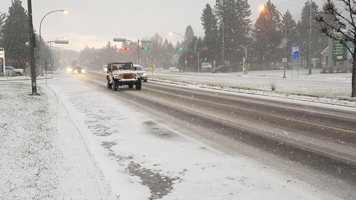La neige a fait son arrivée sur Québec, vendredi. La neige a fait son arrivée sur Québec, vendredi.