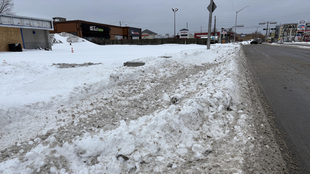 Une quantité de neige étonnante : patience requise pour les trottoirs de Saguenay
