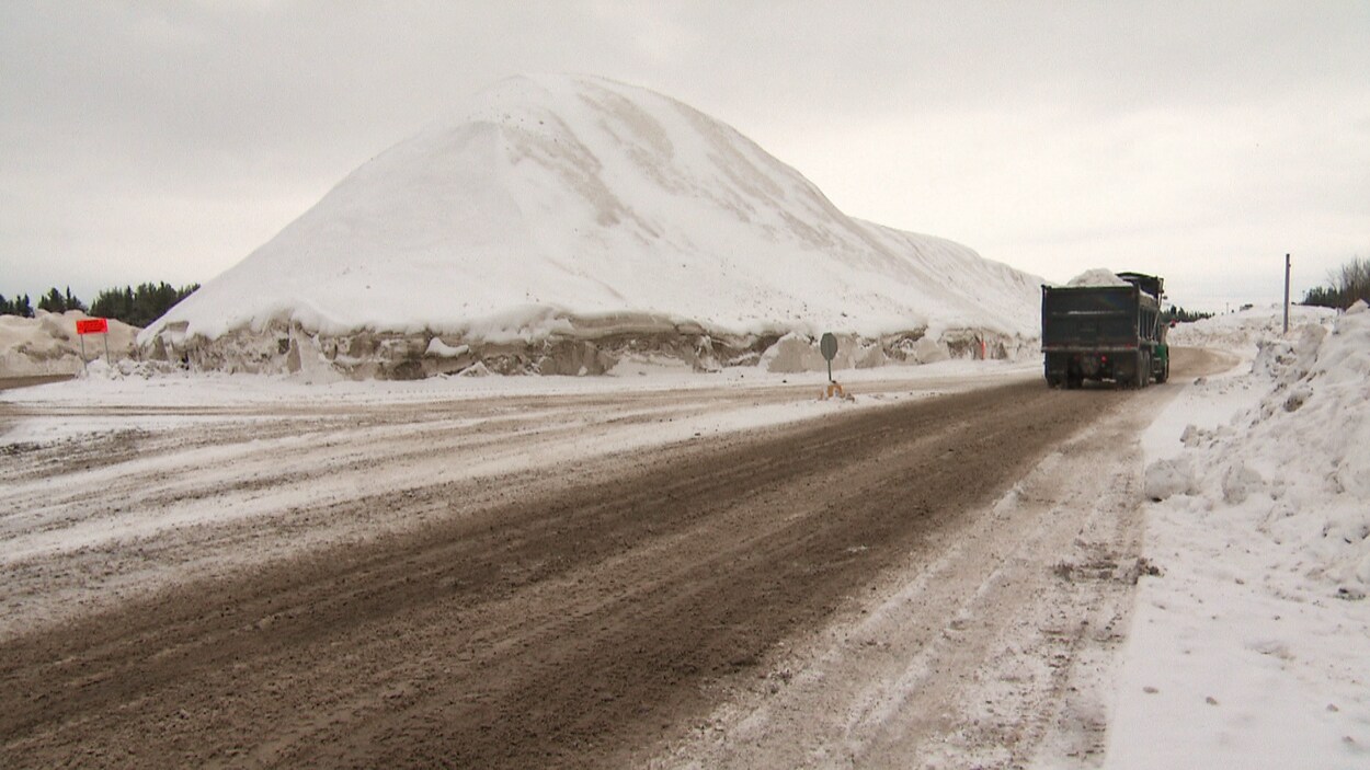 La neige s’accumule dans les sites de dépôt de Saguenay RadioCanada.ca