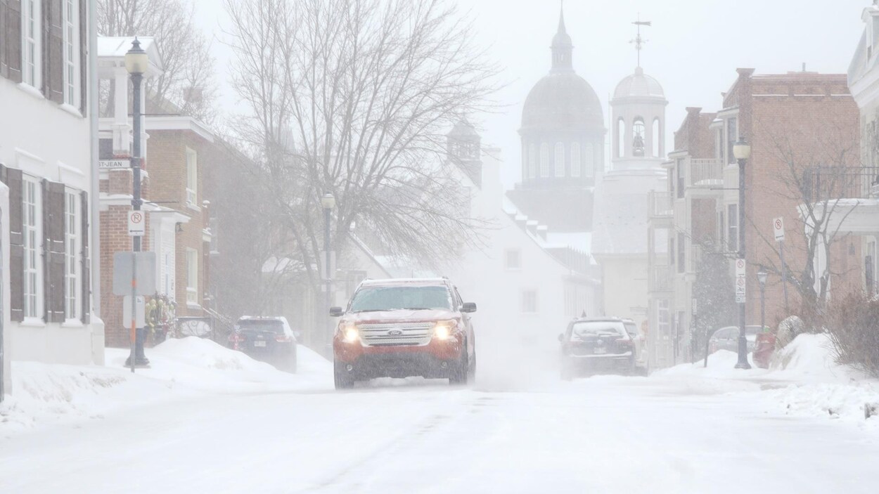 Des routes enneigées ou glacées avec visibilité réduite en Mauricie–Centre-du-Québec