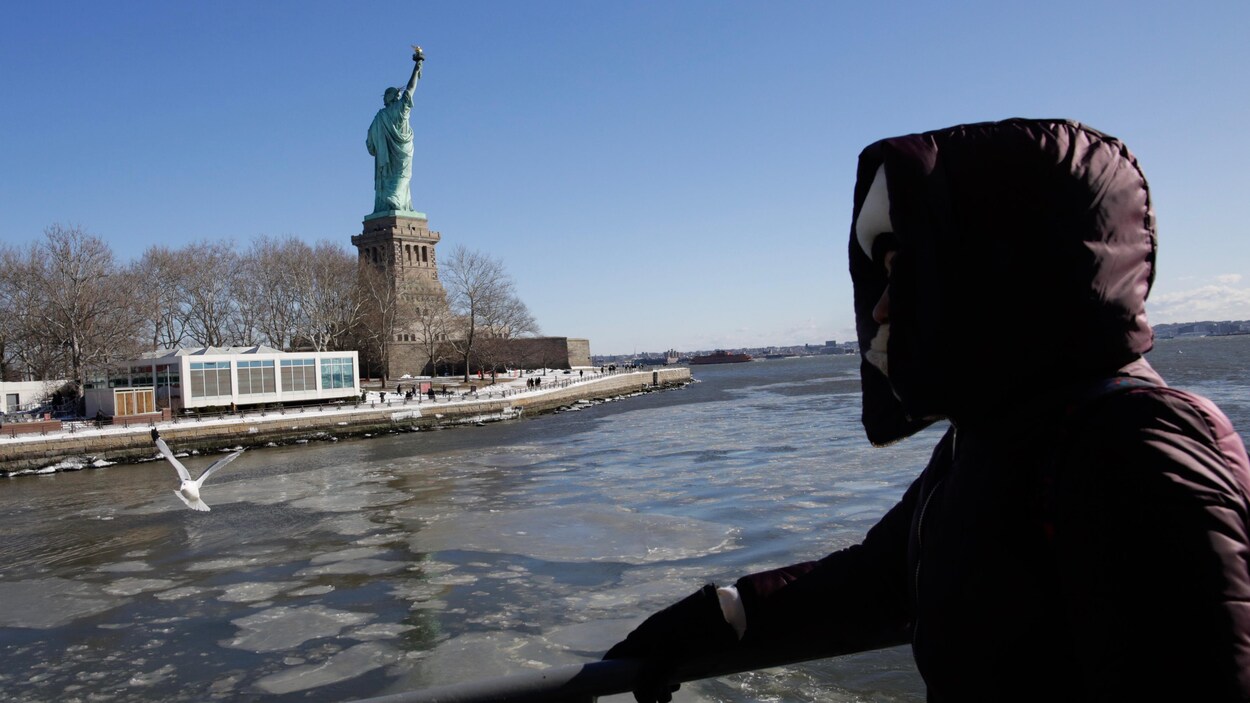 La statue de la liberté sur l'île du même nom dans l'Hudson. La statue de la liberté sur l'île du même nom dans l'Hudson.