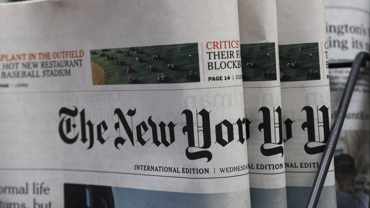 Des exemplaires du New York Times en vente dans un kiosque à Hong Kong, le mercredi 15 juillet 2020.
