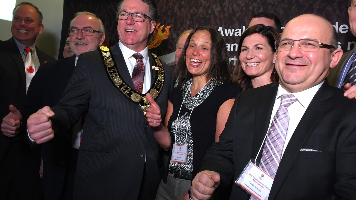 Photo des membres du comité de candidature du Niagara, sourire aux lèvres