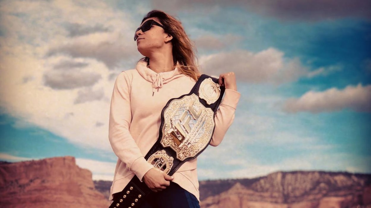 Nicco Montano a célébré sa victoire avec la communauté Navajo Nicco Montano a célébré sa victoire avec la communauté Navajo