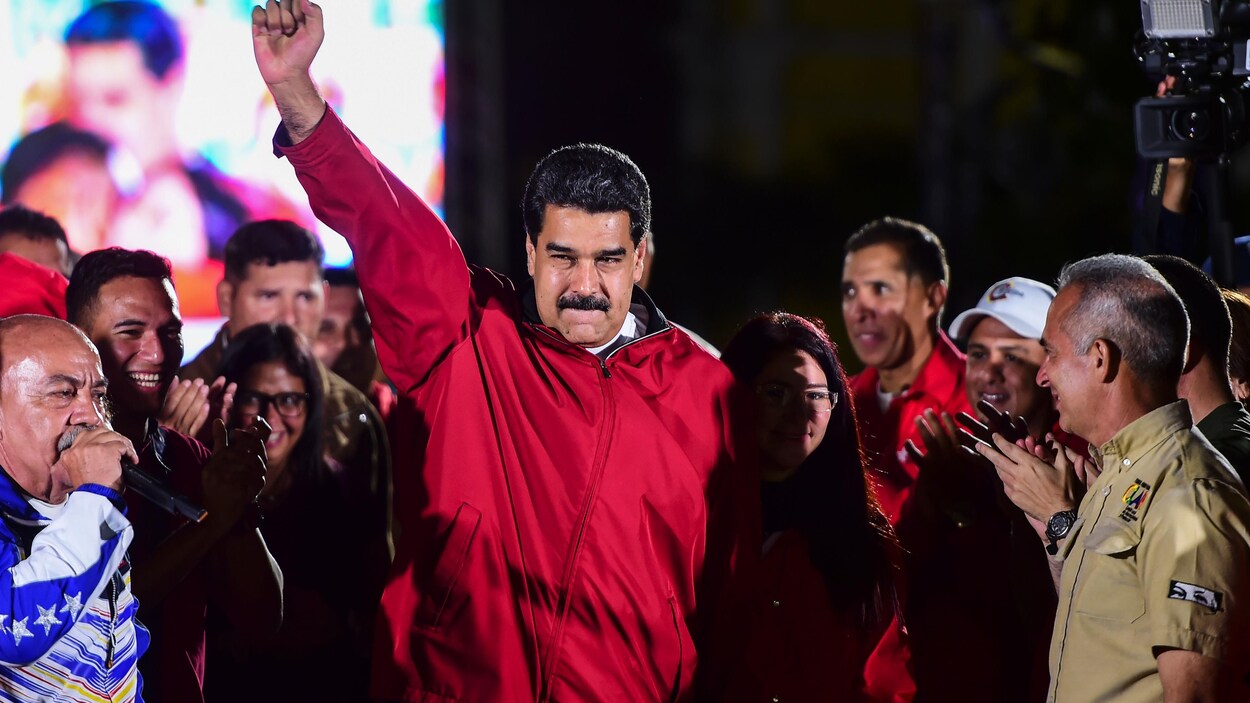 Le président vénézuélien Nicolas Maduro s'est montré triomphant en prenant la parole devant ses partisans.