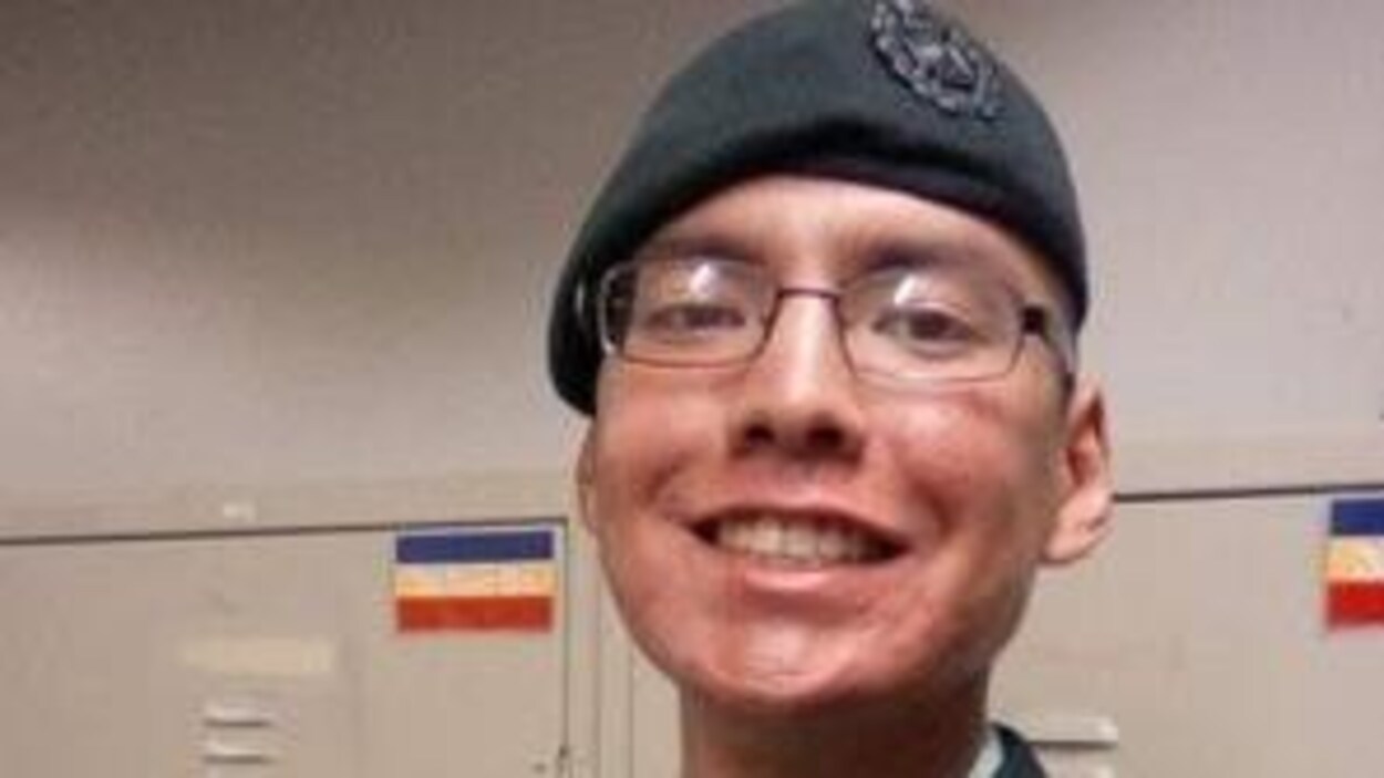 Le caporal Nolan Caribou portant son uniforme est mort à la base des Forces canadiennes Shilo