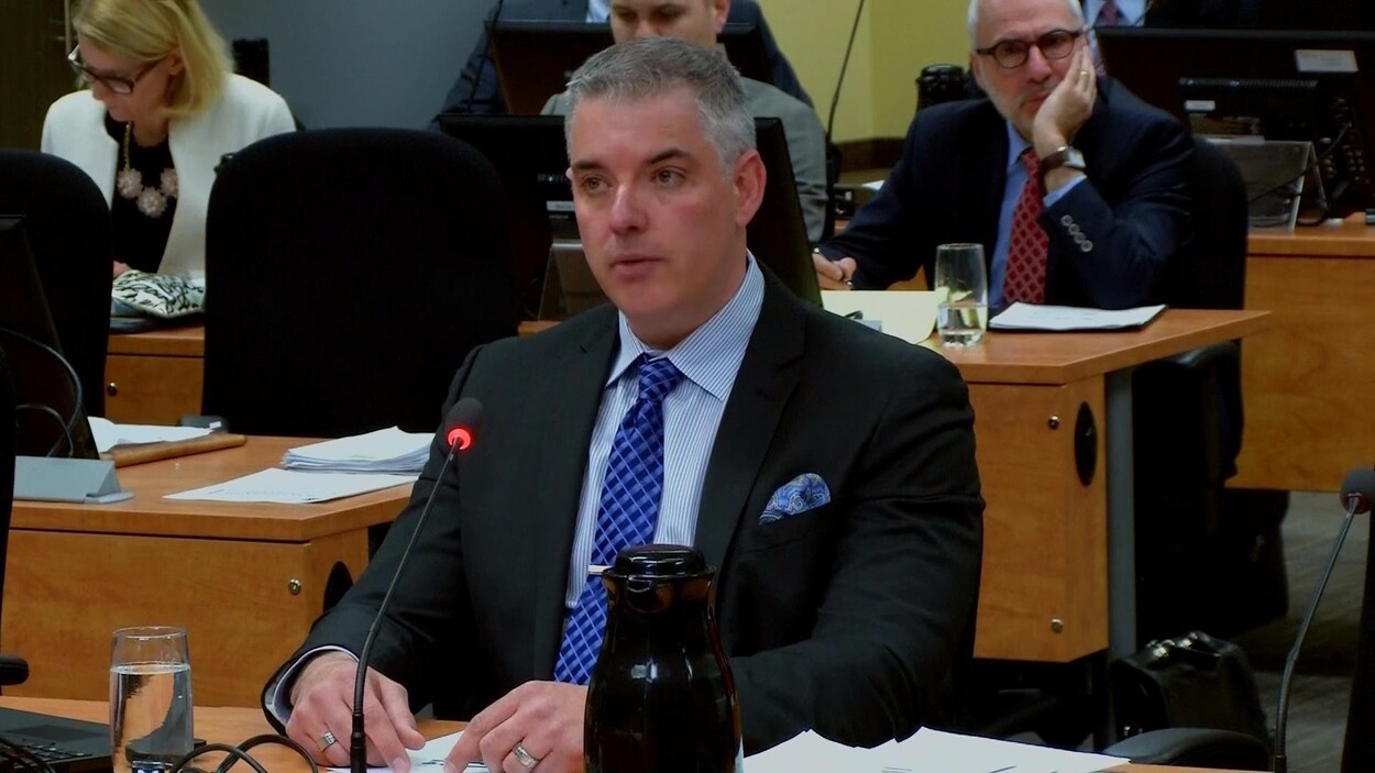 Normand Borduas, ex-enquêteur aux affaires internes au SPVM, lors de son témoignage à la commission Chamberland sur la protection des sources journalistiques Normand Borduas, ex-enquêteur aux affaires internes au SPVM, lors de son témoignage à la commission Chamberland sur la protection des sources journalistiques