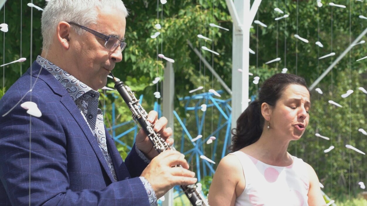 Normand Forget au haut-bois et Éthel Guéret à la voix.