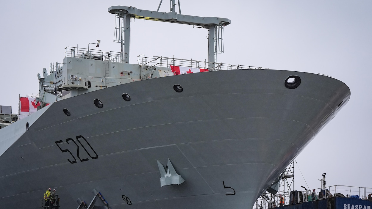 Un nouveau navire militaire lancé en mer au large de la C.-B. | Radio ...