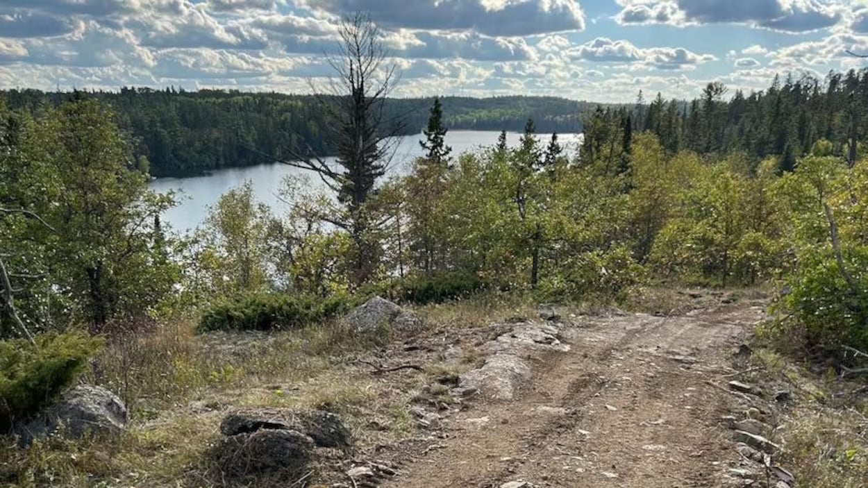 Un nouveau sentier ouvre à l’extrémité est du lac Falcon
