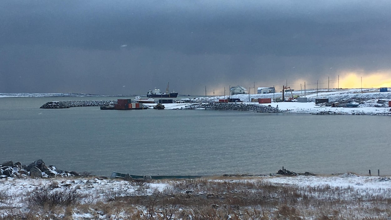 nunavik-village.JPG