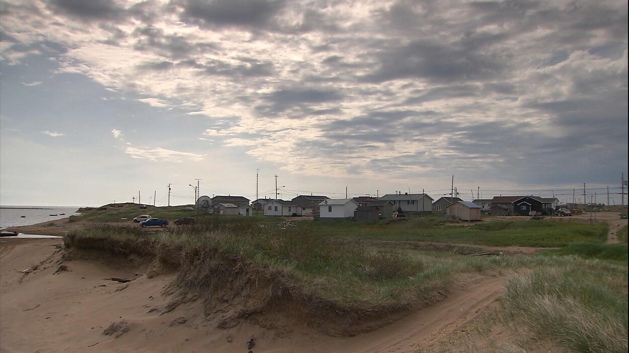 Le village innu de Nutashkuan. Le village innu de Nutashkuan.
