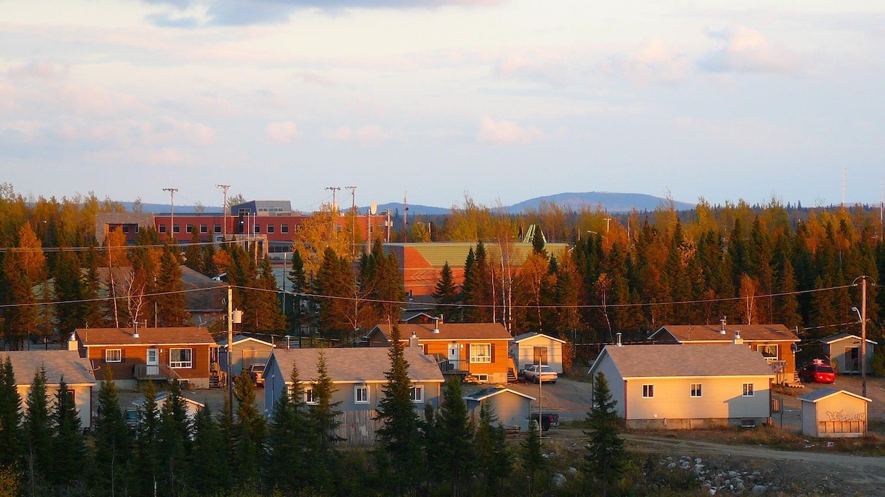 Vue d'ensemble d'Obedjiwan, en Haute-Mauricie Vue d'ensemble d'Obedjiwan, en Haute-Mauricie
