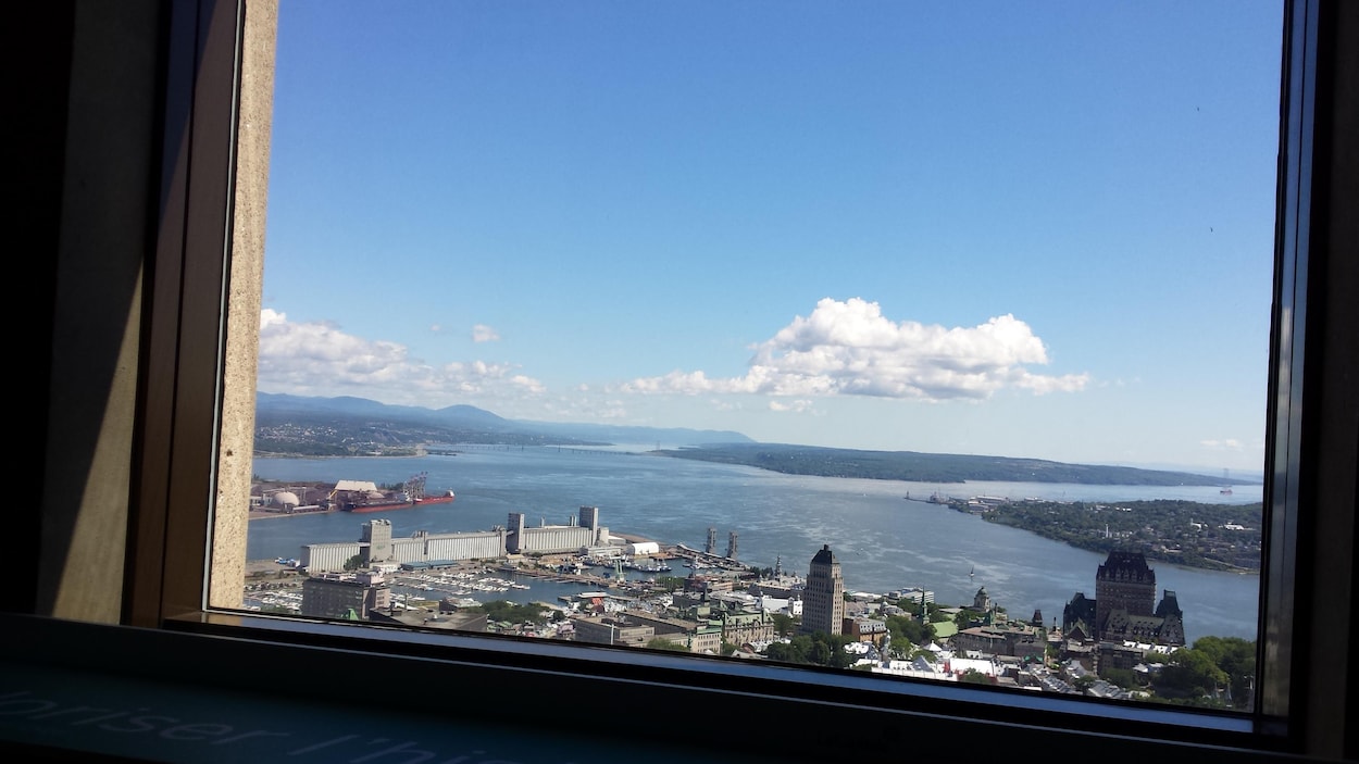 La vue de l'est de Québec à partir du 31e étage de l'édifice Marie-Guyart La vue de l'est de Québec à partir du 31e étage de l'édifice Marie-Guyart