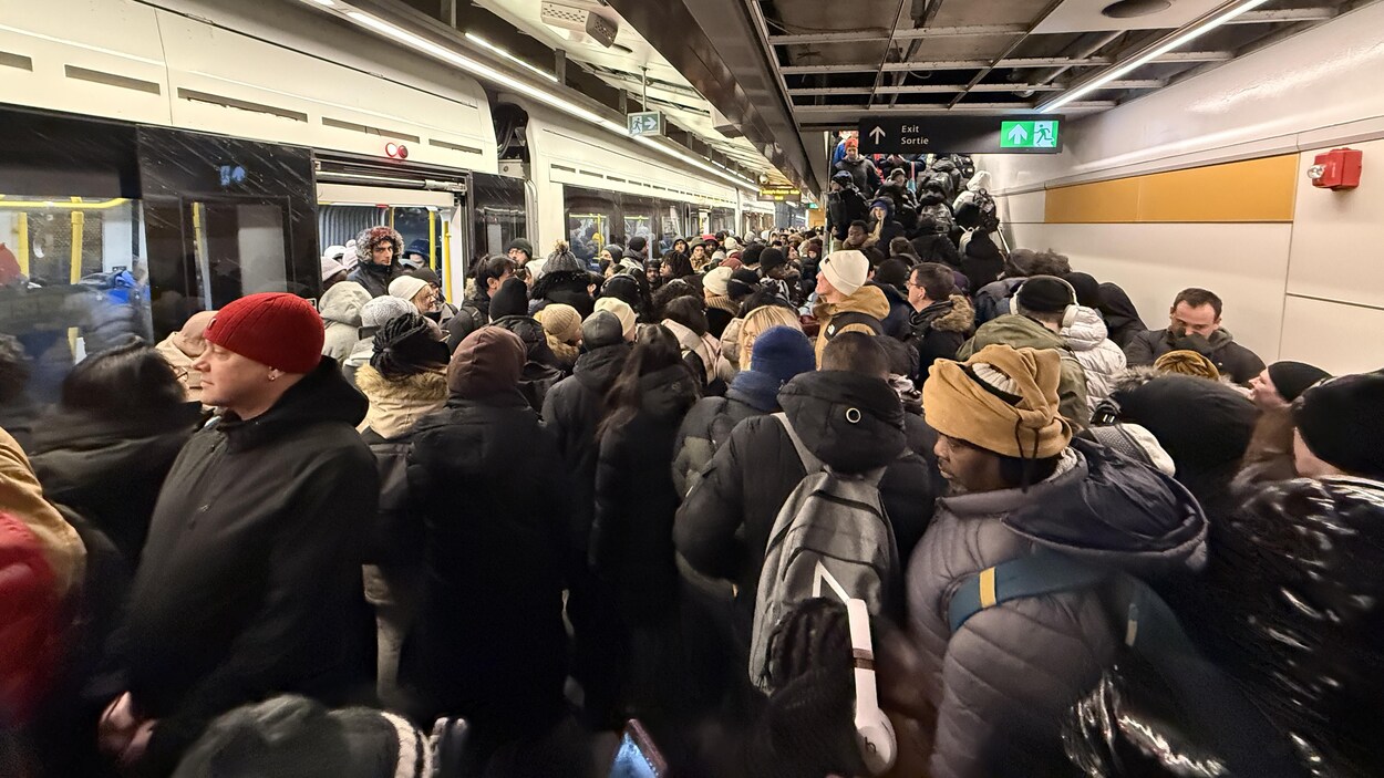 L’arrêt du train d’OC Tranpo causé par la neige et des enjeux mécaniques
