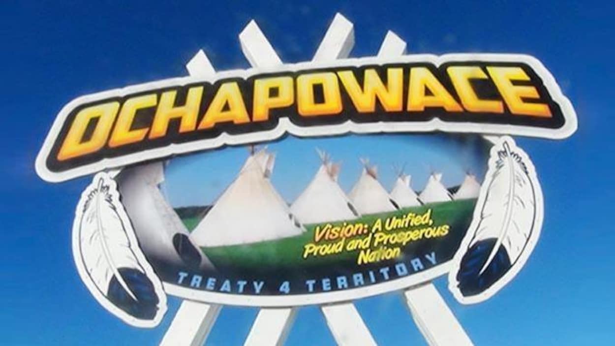 Logo de la Nation Ochapowace, représentant des tipis.