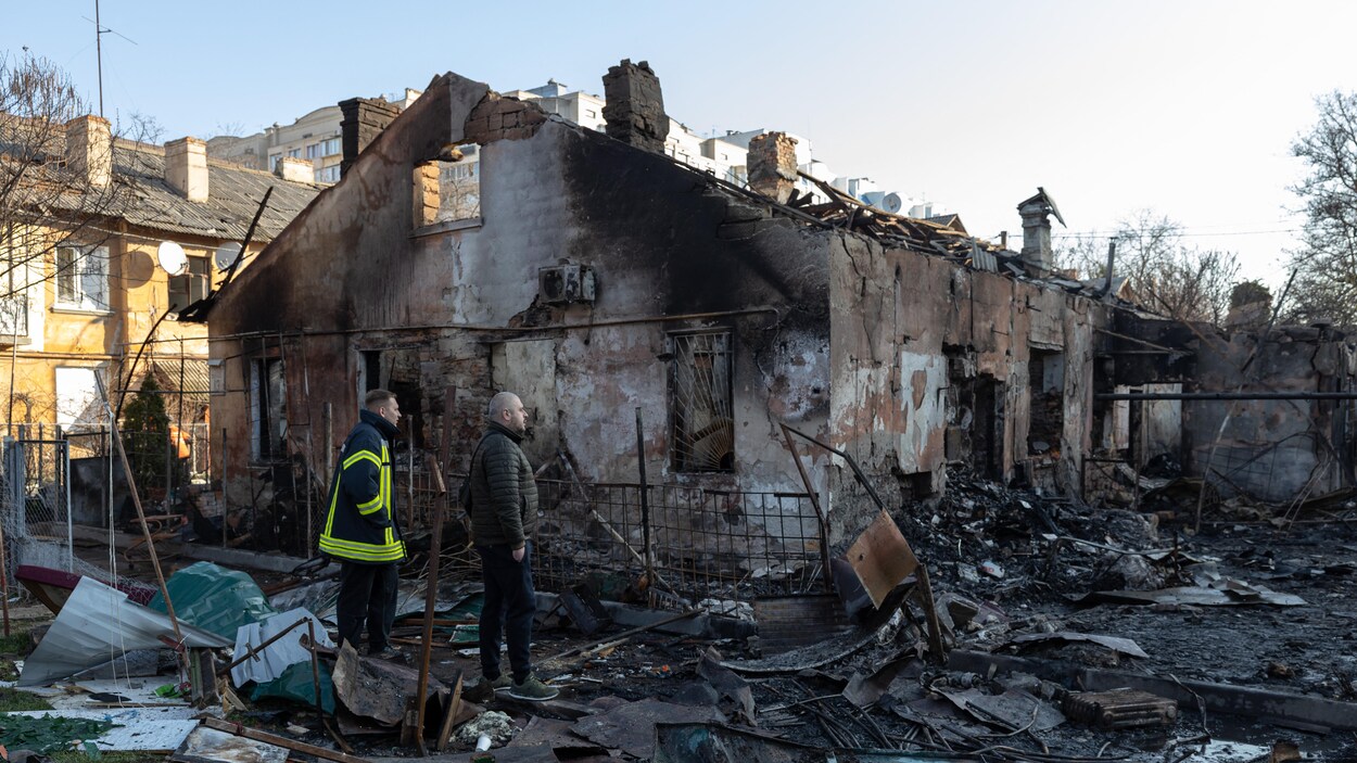 Des frappes russes font quatre morts en Ukraine, un enfant tué en Russie