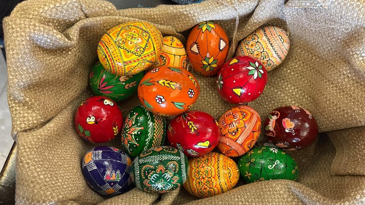 Des Ukrainiens à Moncton partagent la tradition de décoration des œufs de Pâques