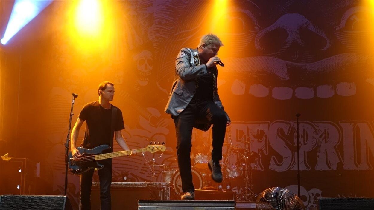 Dexter Holland et ses musiciens ont livré une performance énergique au Festivent.