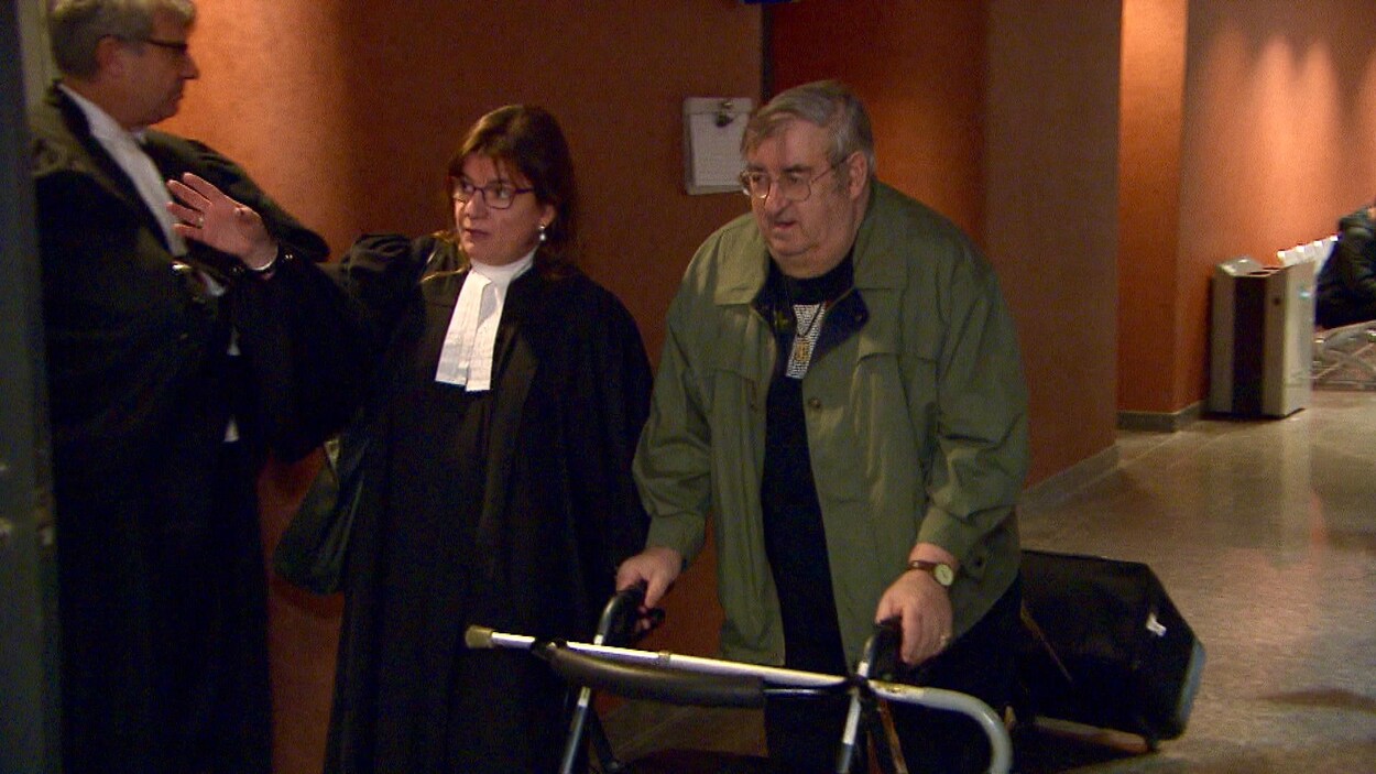 Olivain Leblanc, en marchette, au palais de justice de Montréal. Olivain Leblanc, en marchette, au palais de justice de Montréal.