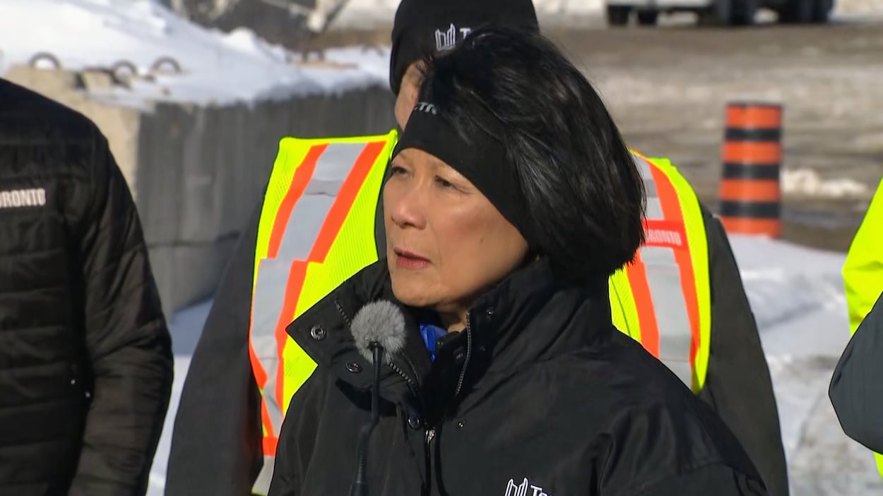 Il faut mieux déneiger les trottoirs, admet la mairesse de Toronto