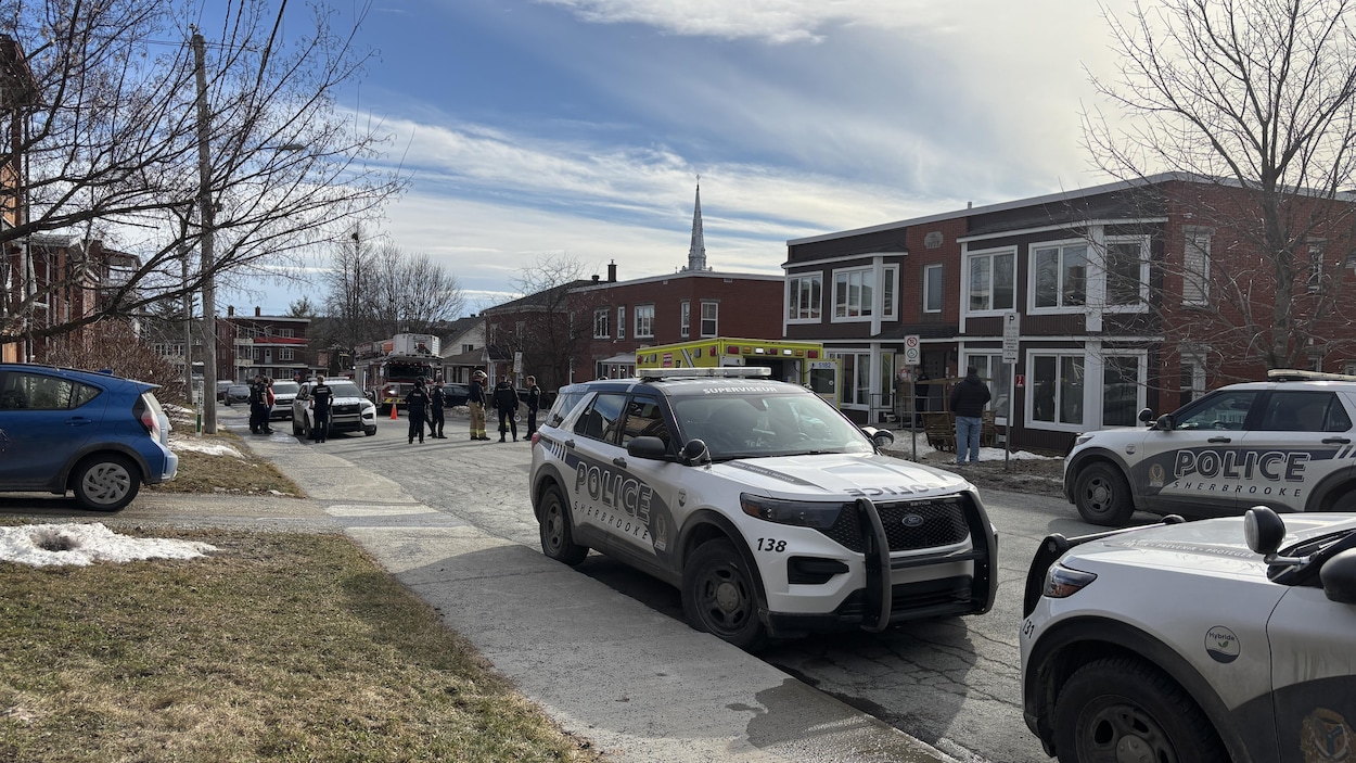 Un homme barricadé pendant plus de 7 heures dans un logement de Sherbrooke