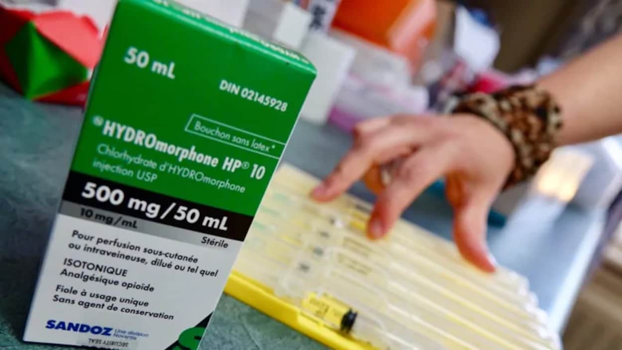 Une boîte de médicament "hydromorphone".