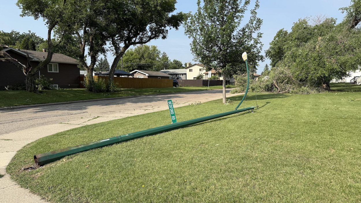 Un violent orage balaye Saskatoon et provoque de vastes pannes d’électricité