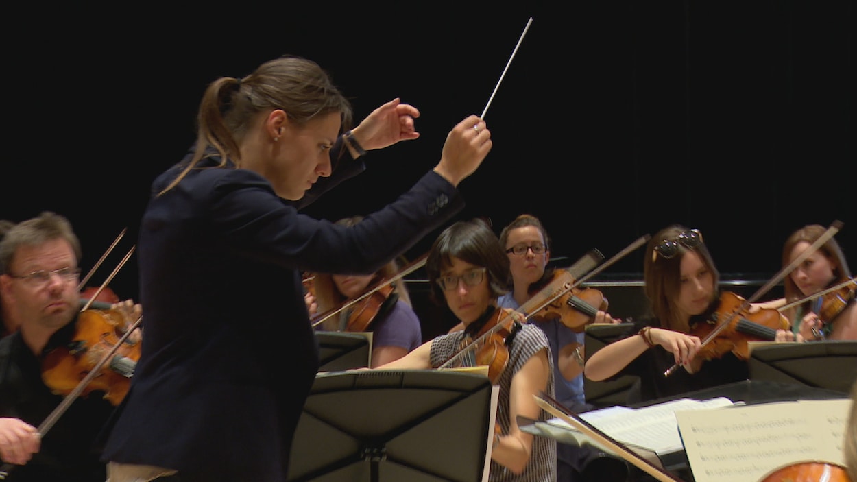 L'Orchestre symphonique de l'Estuaire est en répétition L'Orchestre symphonique de l'Estuaire est en répétition