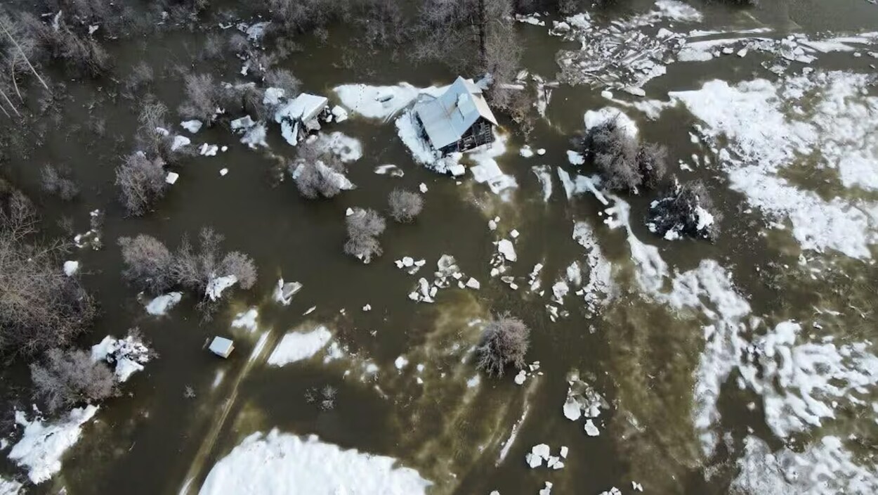 Des propriétés évacuées dans le nord-ouest de la C.-B. à cause d’inondations
