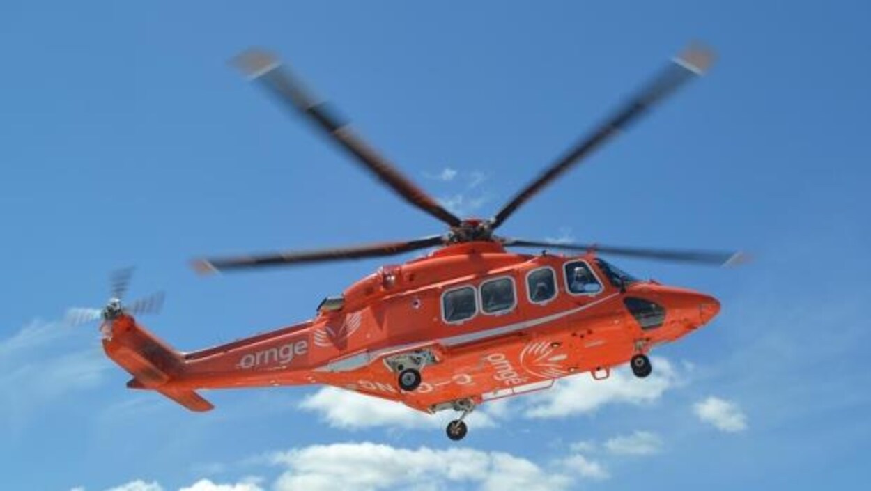 Un hélicoptère du service d'ambulance aérienne Ornge en plein vol. Un hélicoptère du service d'ambulance aérienne Ornge en plein vol.