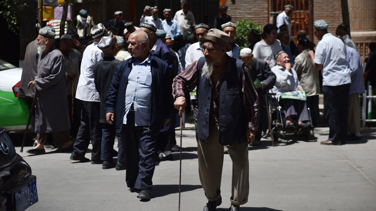 Des hommes ouïgours