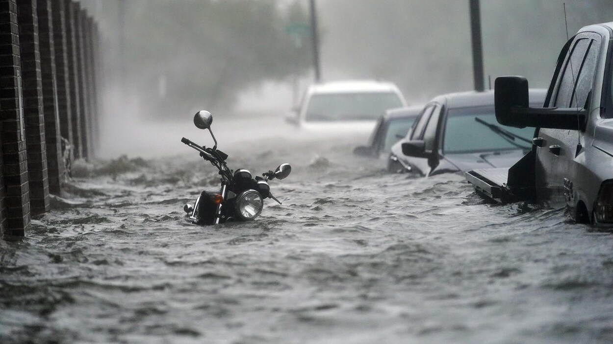 Les rues ont été inondées à Pensacola, en Floride.