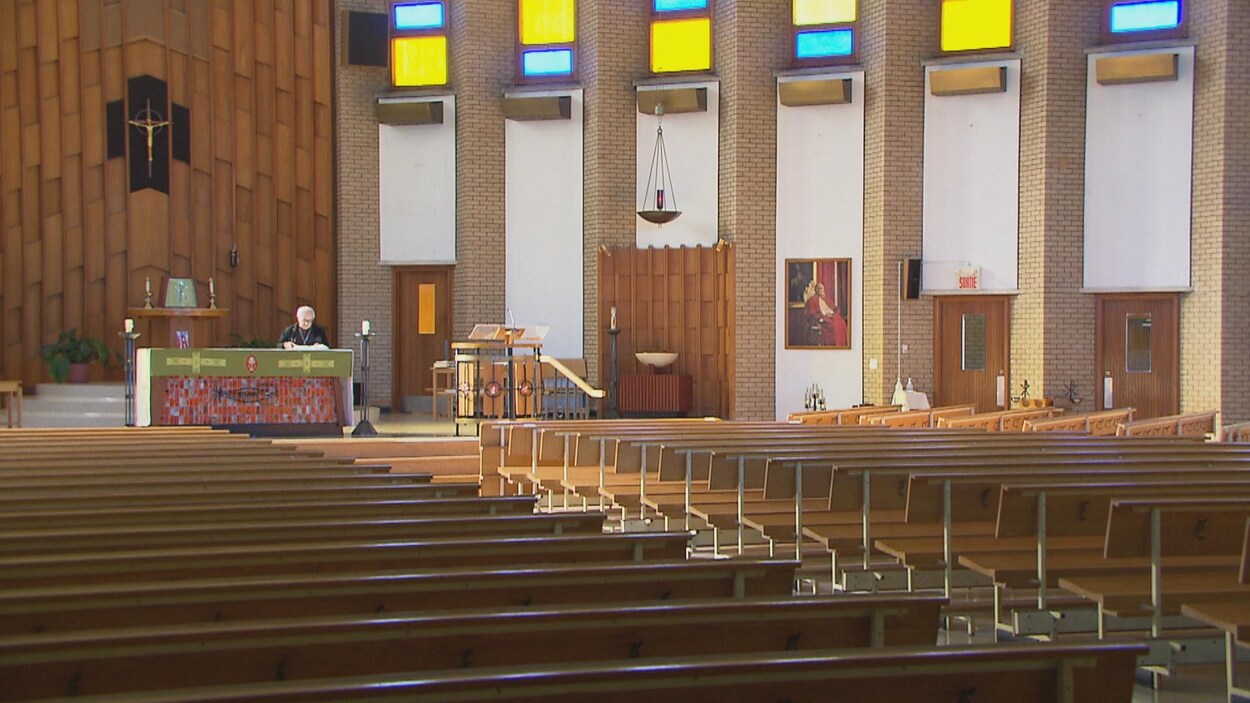 L'intérieur d'une église. L'intérieur d'une église.