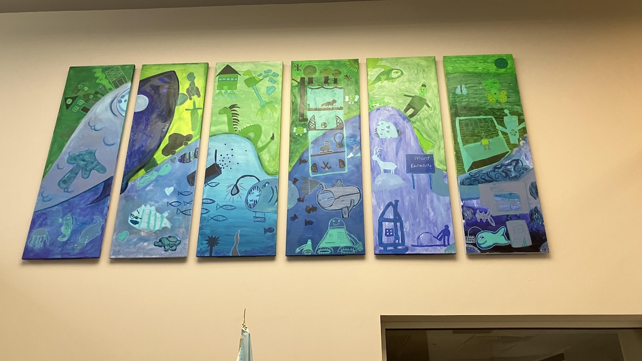 Des élèves présentent une création collective à l’hôtel de ville de Rouyn-Noranda